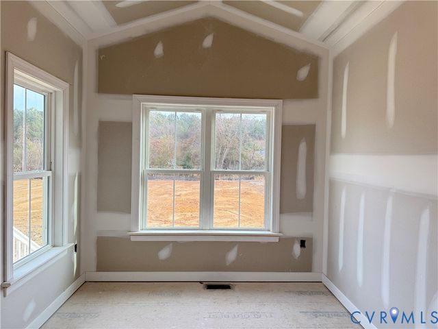 7957 Pennsylvania Ave, West Point, VA 23181