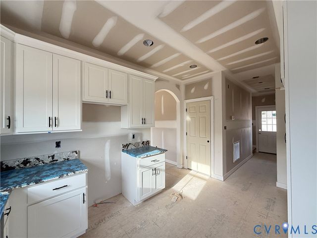 7957 Pennsylvania Ave, West Point, VA 23181