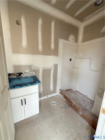 7957 Pennsylvania Ave, West Point, VA 23181