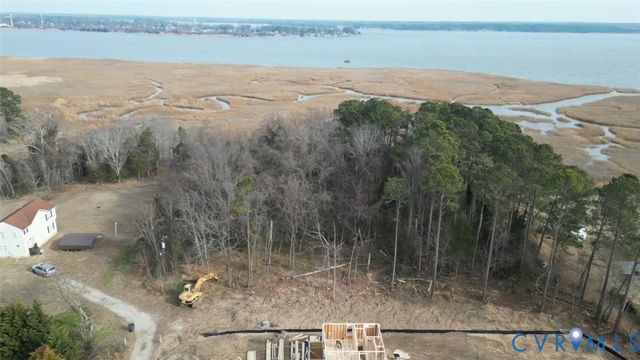 7957 Pennsylvania Ave, West Point, VA 23181