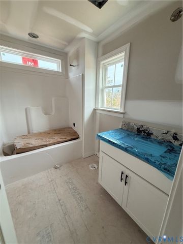 7957 Pennsylvania Ave, West Point, VA 23181