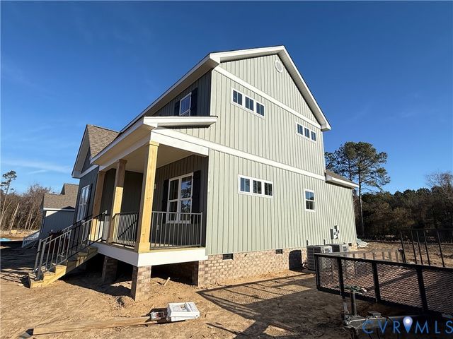 7957 Pennsylvania Ave, West Point, VA 23181