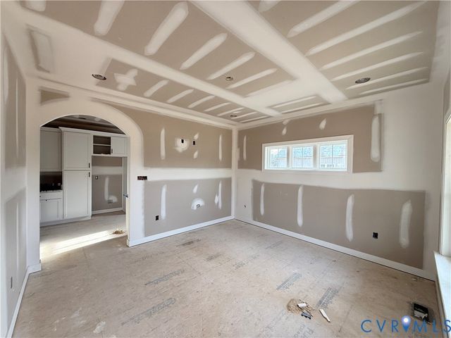 7957 Pennsylvania Ave, West Point, VA 23181