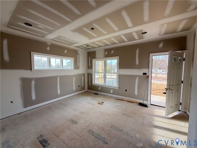 7957 Pennsylvania Ave, West Point, VA 23181