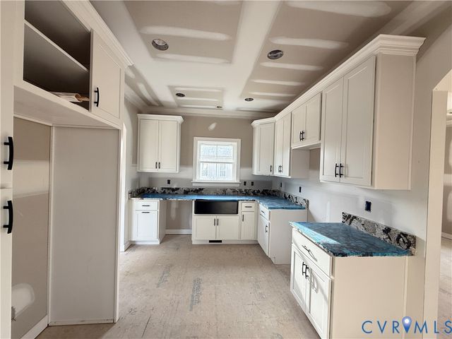 7957 Pennsylvania Ave, West Point, VA 23181