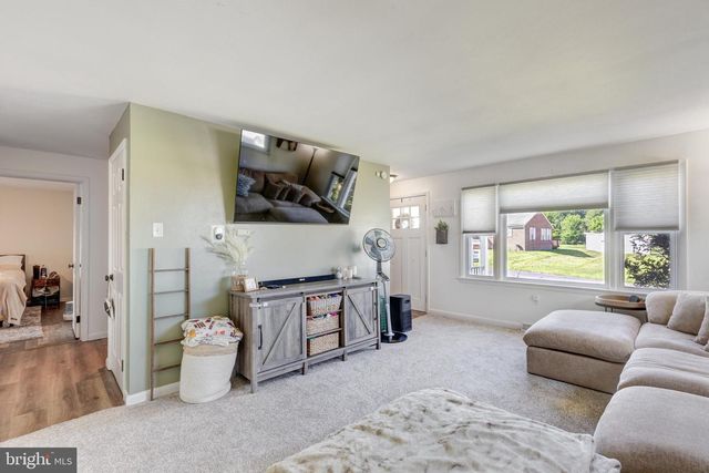 22 PLEASANT VIEW DR, Hanover, PA 17331