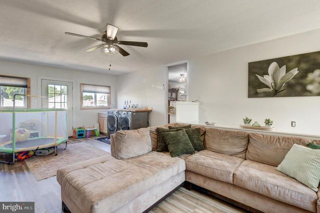 22 PLEASANT VIEW DR, Hanover, PA 17331