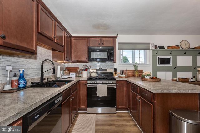 22 PLEASANT VIEW DR, Hanover, PA 17331