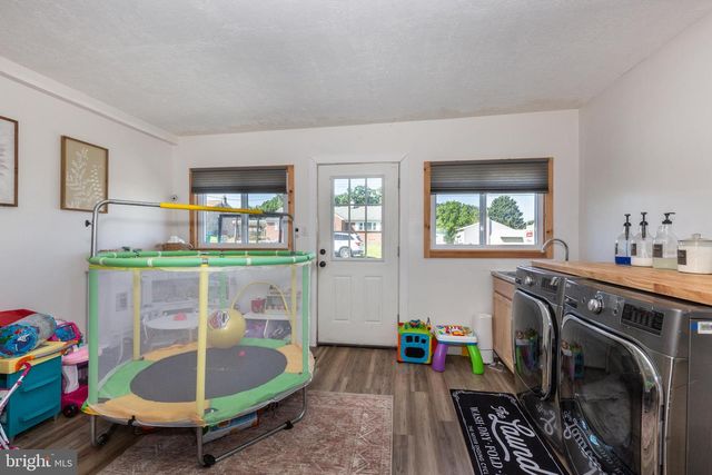 22 PLEASANT VIEW DR, Hanover, PA 17331