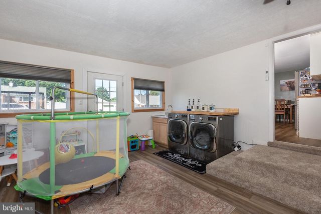 22 PLEASANT VIEW DR, Hanover, PA 17331