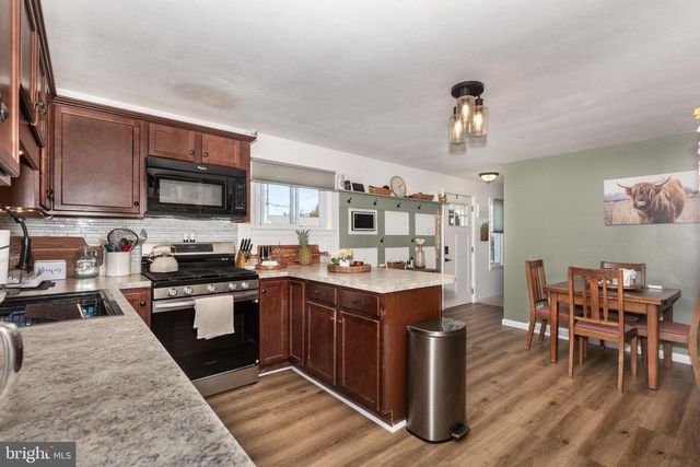 22 PLEASANT VIEW DR, Hanover, PA 17331