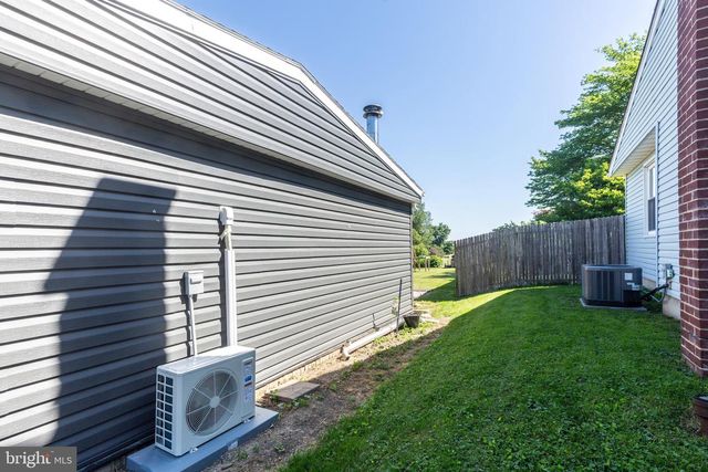 22 PLEASANT VIEW DR, Hanover, PA 17331