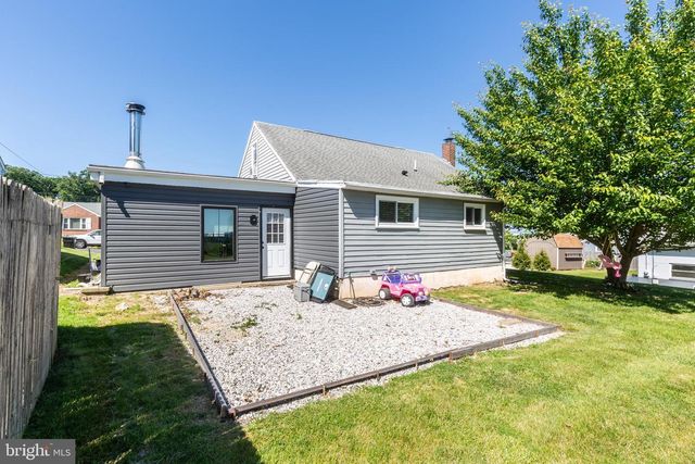 22 PLEASANT VIEW DR, Hanover, PA 17331