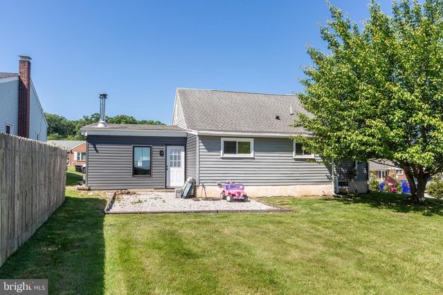 22 PLEASANT VIEW DR, Hanover, PA 17331