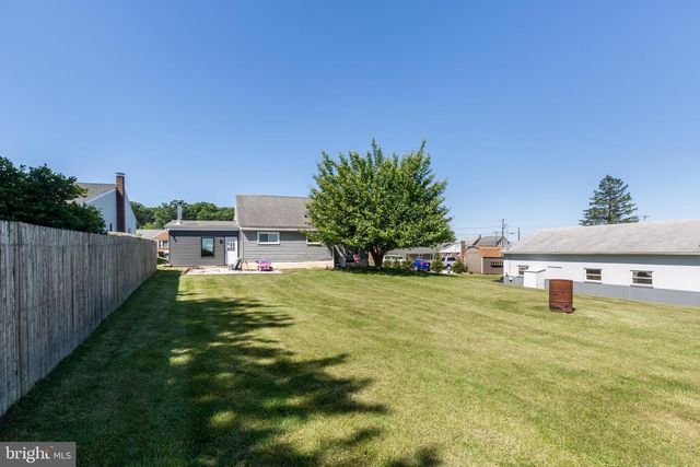 22 PLEASANT VIEW DR, Hanover, PA 17331