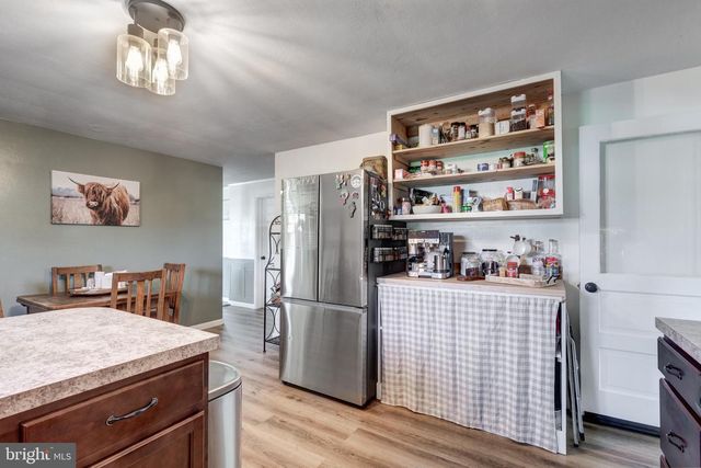 22 PLEASANT VIEW DR, Hanover, PA 17331