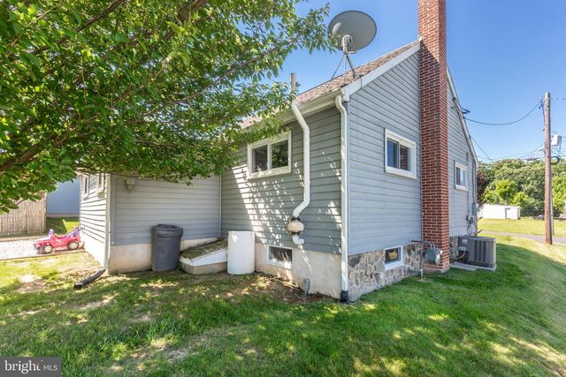 22 PLEASANT VIEW DR, Hanover, PA 17331