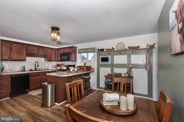 22 PLEASANT VIEW DR, Hanover, PA 17331