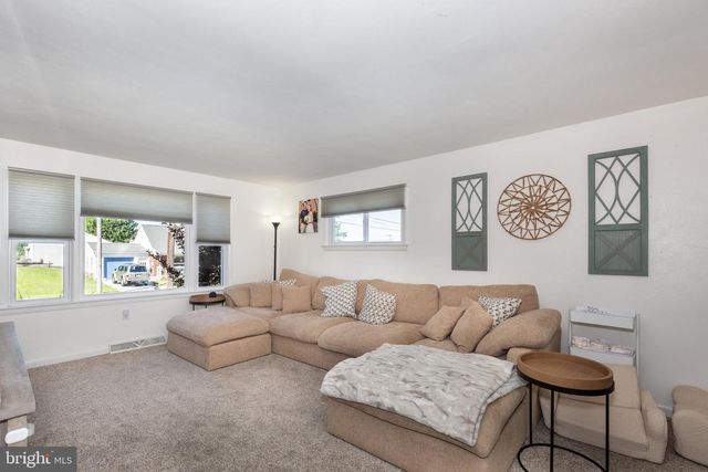22 PLEASANT VIEW DR, Hanover, PA 17331