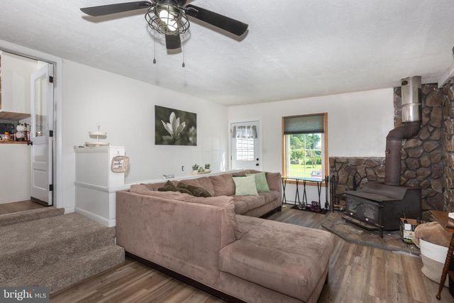 22 PLEASANT VIEW DR, Hanover, PA 17331
