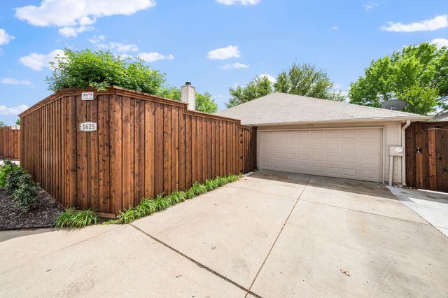 1625 Big Bend Drive, Lewisville, TX 75077