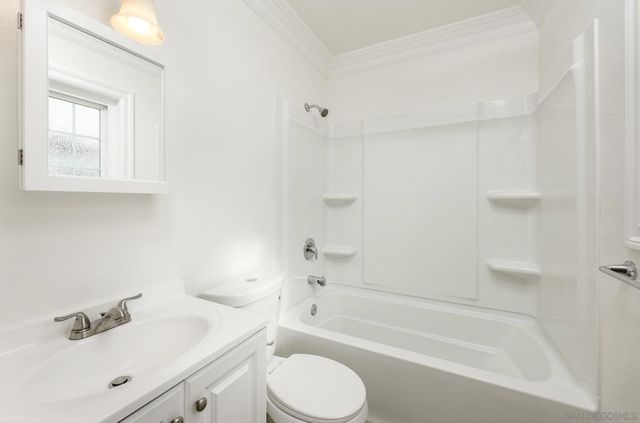 3740 La Colusa Dr, San Marcos, CA 92078