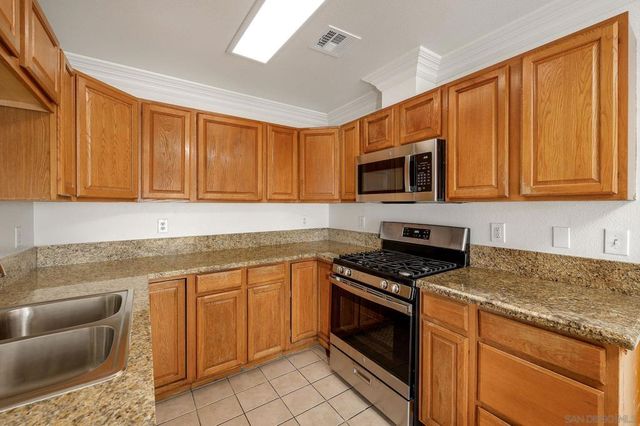 3740 La Colusa Dr, San Marcos, CA 92078