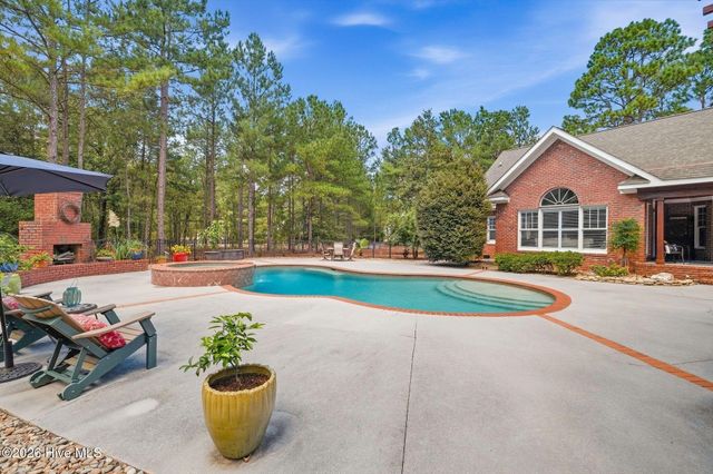 10 Ashkirk Drive, Pinehurst, NC 28374