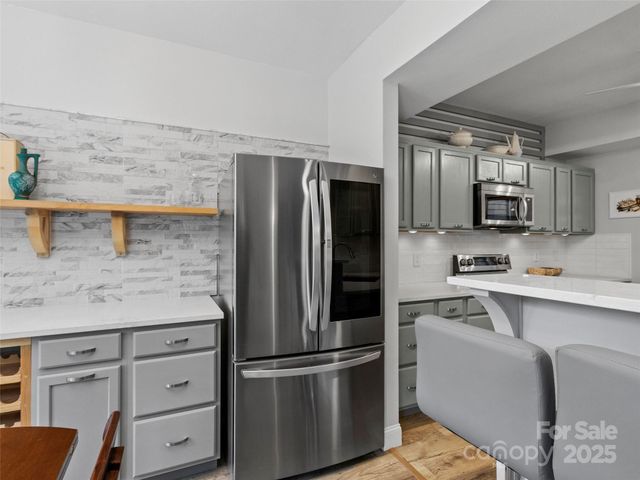 220 Stoney Falls Loop 1 B2, Burnsville, NC 28714
