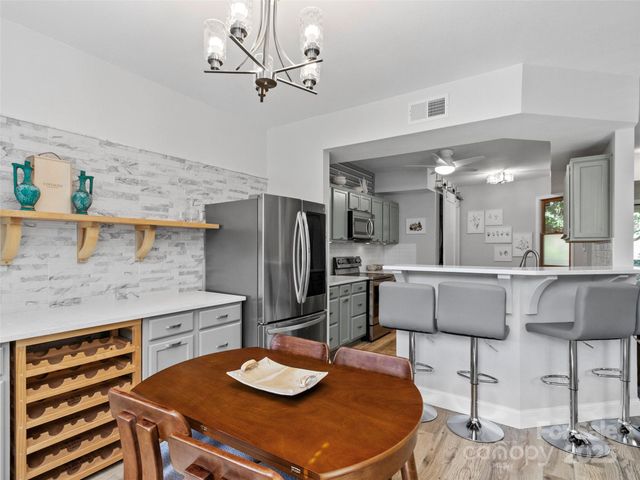220 Stoney Falls Loop 1 B2, Burnsville, NC 28714