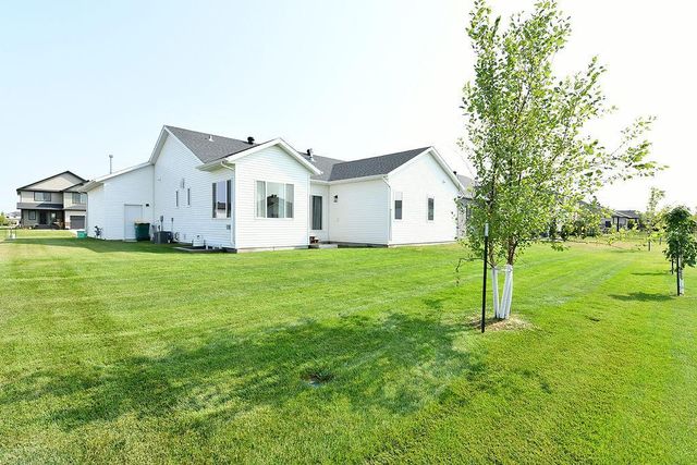7902 Firefly Lane, Horace, ND 58047