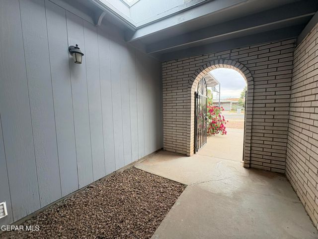 10316 ASHWOOD Drive, El Paso, TX 79925