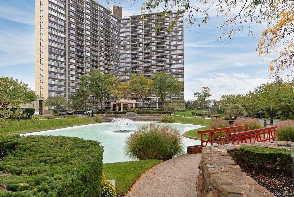 2 Bay Club Drive 19H, Bayside, NY 11360 — exterior