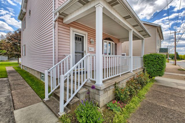 213 Chestnut STREET, Latrobe, PA 15650