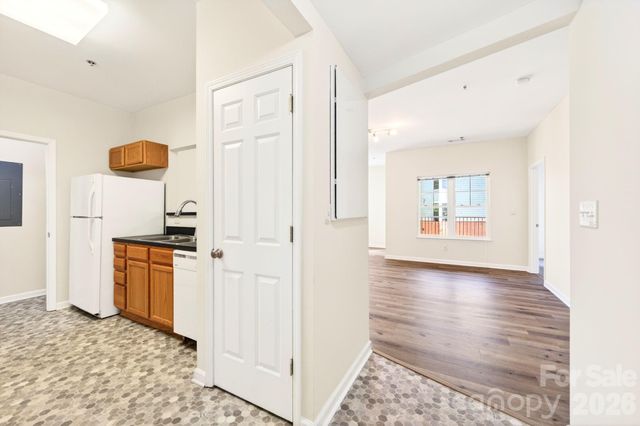 64 Clingman Avenue 202, Asheville, NC 28801