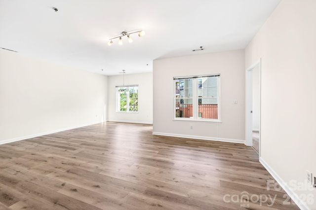 64 Clingman Avenue 202, Asheville, NC 28801