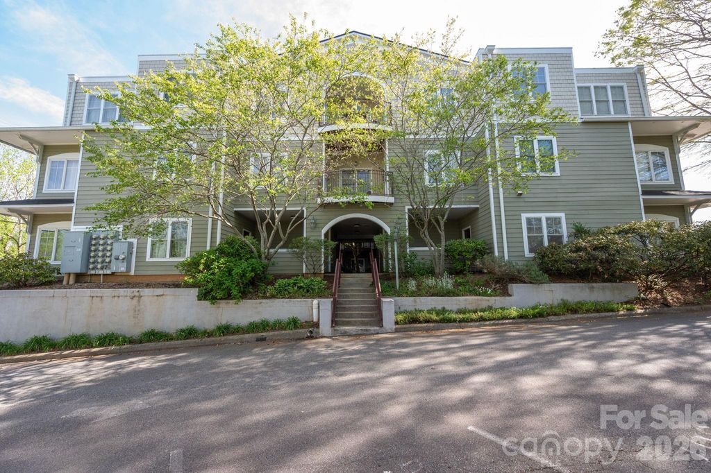 64 Clingman Avenue 202, Asheville, NC 28801