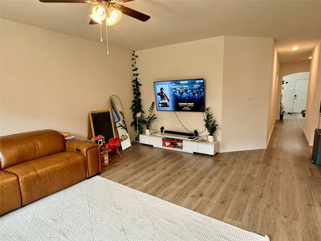4013 Silver Chute Avenue, Aubrey, TX 76227