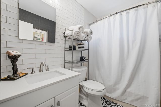 297 Merrick Road D 1, Amityville, NY 11701