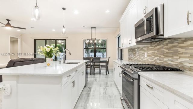 7295 Stella Ln, Lake Worth, FL 33463