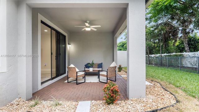 7295 Stella Ln, Lake Worth, FL 33463