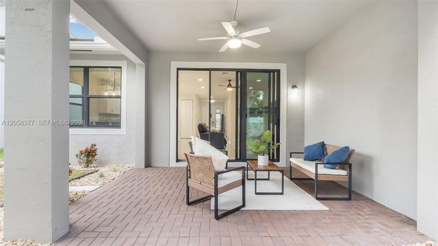 7295 Stella Ln, Lake Worth, FL 33463