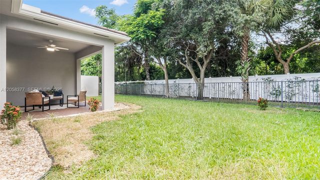 7295 Stella Ln, Lake Worth, FL 33463