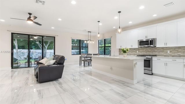 7295 Stella Ln, Lake Worth, FL 33463