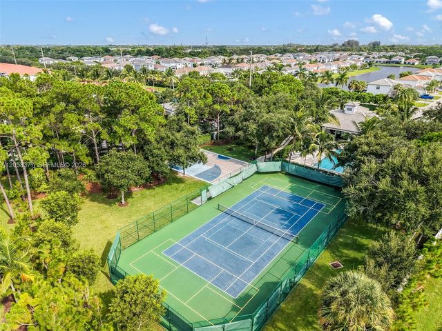 7295 Stella Ln, Lake Worth, FL 33463