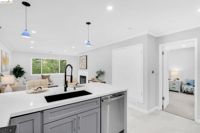 210 Chatham Ct, Pacheco, CA 94553