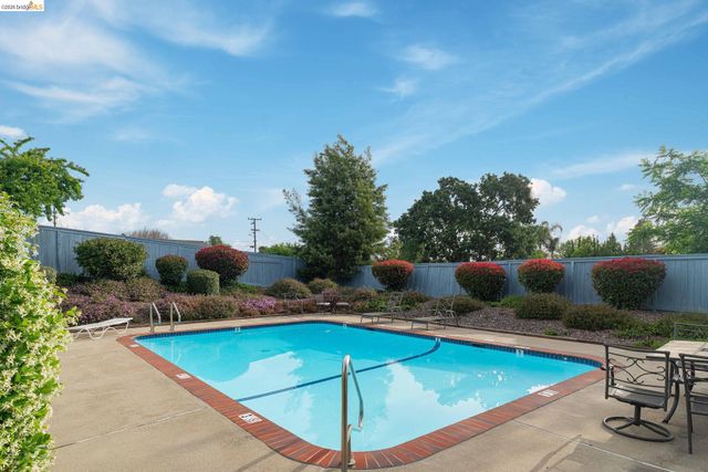 210 Chatham Ct, Pacheco, CA 94553