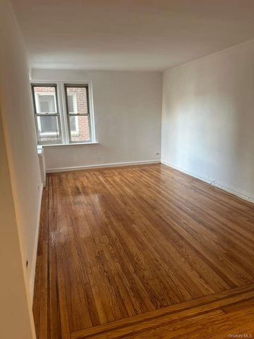 63-109 Saunders Street A8, Rego Park, NY 11374