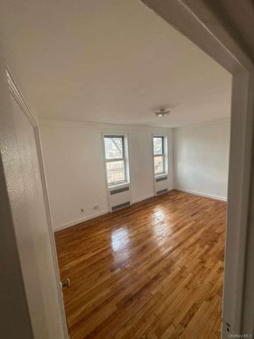 63-109 Saunders Street A8, Rego Park, NY 11374