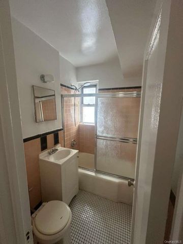 63-109 Saunders Street A8, Rego Park, NY 11374